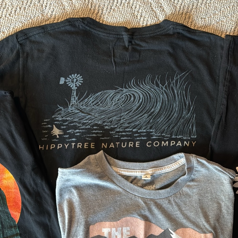 Lot of size medium or fits like medium graphic shirts - Picture 2 of 7